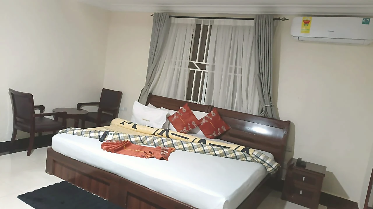 Grand King Room with window seating at Grand Favor Hotel
